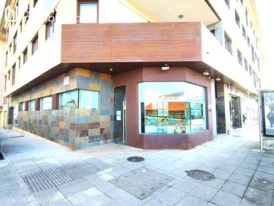 Local de oficinas, con almacenes y sala de reuniones, en Santiago - A CORUÑA