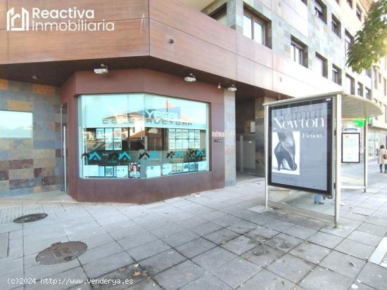 Local de oficinas, con almacenes y sala de reuniones, en Santiago - A CORUÑA