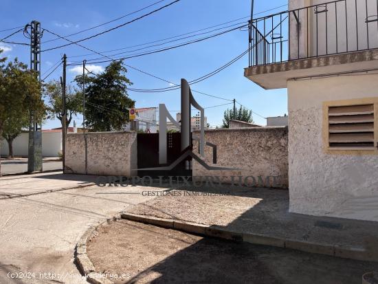 SE VENDE CASA ADOSADA PARA REFORMAR (AGUAS NUEVAS) - ALBACETE