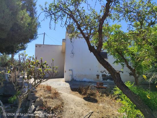  SE VENDEN 13.000 M2 DE TERRENO - ALMERIA 