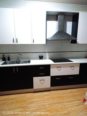 SE VENDE TRIPLEX EN CAMPOHERMOSO - ALMERIA