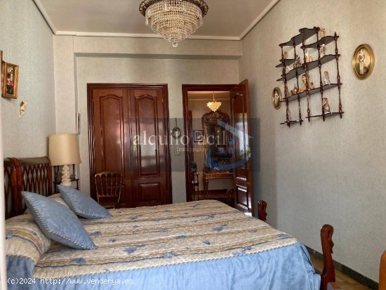 Zona Hospital Santiago. Bonito piso de 96 m2. 3 dormitorios. 2 baños. garaje incluido