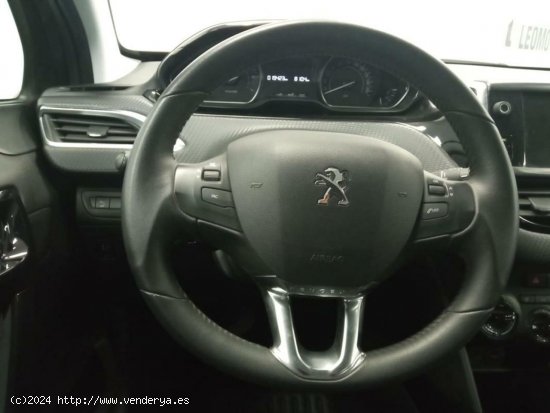 Peugeot 2008 Signature PureTech 110 S&S 6 Vel. MAN - 