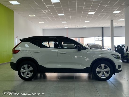 Volvo XC40 1.5 T3 163CV Aut. de 2020 con 40.000 Km por 28.800 EUR. en Malaga