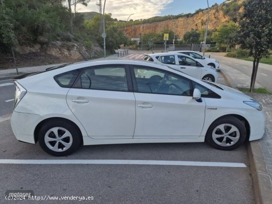 Toyota Prius 1.8 Advance de 2012 con 204.000 Km por 10.000 EUR. en Barcelona