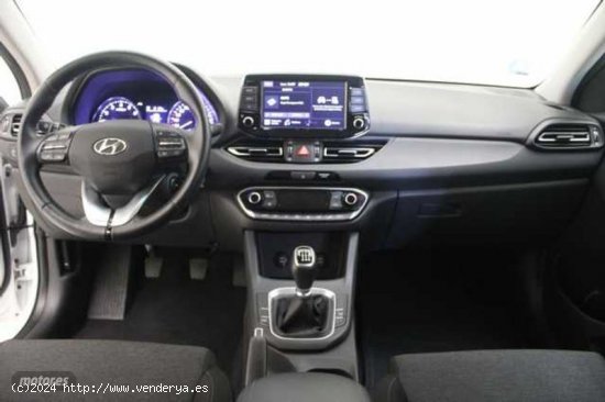 Hyundai i30 1.0 TGDI Klass LR 48V 120 de 2022 con 23.485 Km por 19.970 EUR. en Malaga