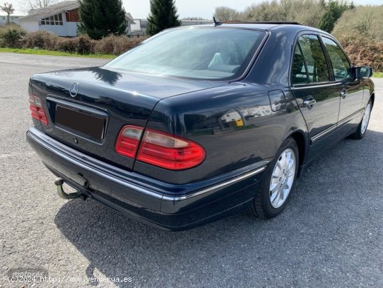 Mercedes Clase E 270cdi elegance 170cv automatico de 2000 con 351.387 Km por 3.500 EUR. en Lugo