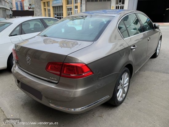 Volkswagen Passat 2.0 tdi bluemotion 143cv 6 velocidades highline de 2012 con 240.307 Km por 11.800 