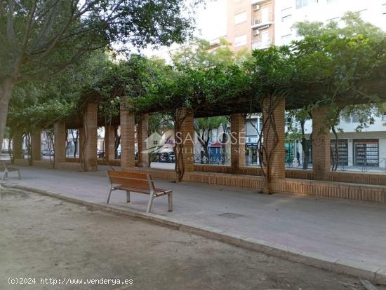 VENTA DE LOCAL COMERCIAL Y GARAJE - ALICANTE