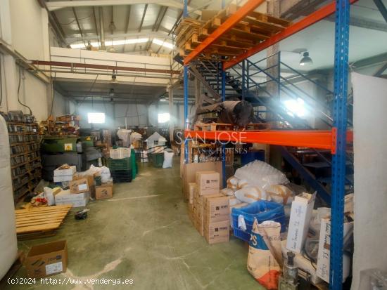 SE VENDE NAVE INDUSTRIAL CON 375 KAVEAS DE LUZ EN ZONA INDUSTRIAL EN ASPE - ALICANTE