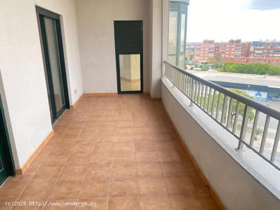 FANTASTICA VIVIENDA JUNTO UNIVERSIDAD, URBANIZACION PISCINA TERRAZA GARAJE ETC. - ALICANTE