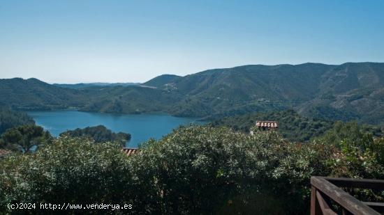 Preciosa villa en Istan con vistas unicas a las montañas y lago - MALAGA