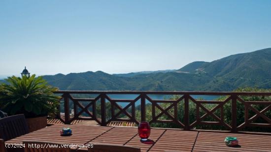 Preciosa villa en Istan con vistas unicas a las montañas y lago - MALAGA