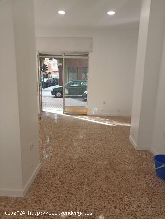 SE ALQUILA LOCAL COMERCIAL CON MUY BUENA UBICACION. - ALICANTE