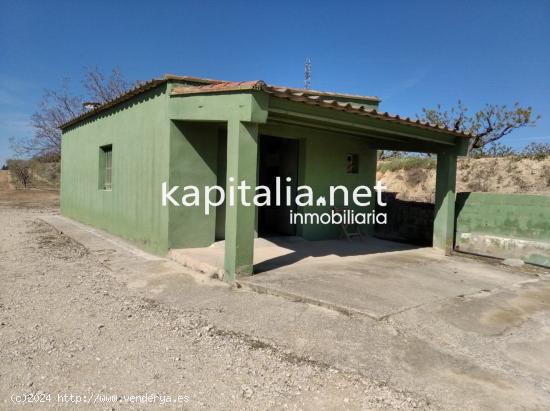 Casita con terreno a la venta en Agullent, zona Corral Nou. - VALENCIA