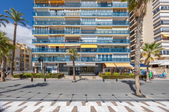 Garaje Cabinado junto a Plaza Triangular en zona de Levante en 1ª Linea - ALICANTE