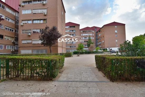 TORREPISTA - 3 habitaciones, piscina y parking. REFORMADO. - MADRID