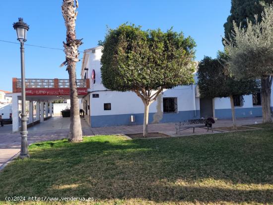 Local comercial y piso en venta en Domeño - VALENCIA