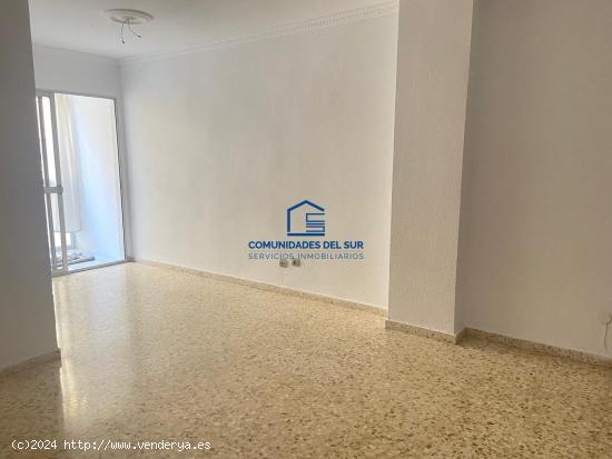 Alquiler larga temporada de amplia vivienda de 4 dormitorios y dos baños en zona Residencia- Avda. 