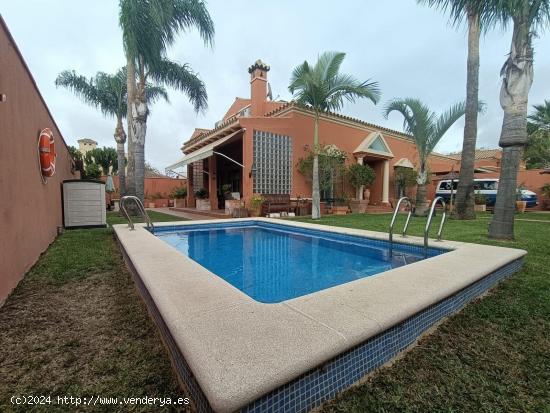  Chalet urbano en la zona del Campito con piscina - CADIZ 