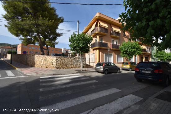 LOCAL COMERCIAL IDEAL PARA GARAJES EN IBI (CEIP CERVANTES) - ALICANTE