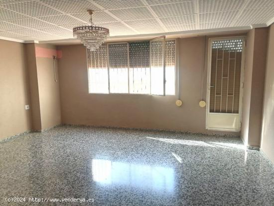 VENTA DE CASA EN CASTELLAR-OLIVERAL - VALENCIA