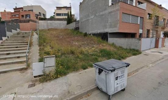 SOLAR PARA CASA ESQUINERA EN EL PADRÓ - SENTMENAT. - BARCELONA