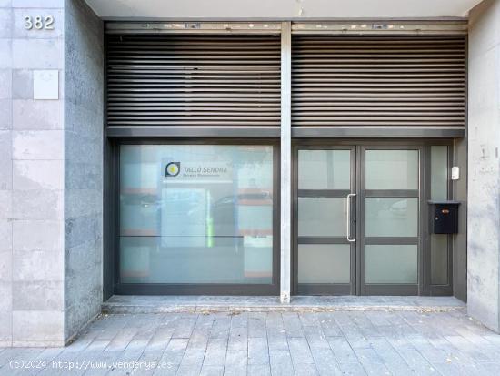 LOCAL COMERCIAL Y PLAZA DE PARKING EN COVADONGA - BARCELONA