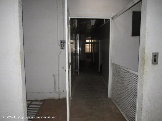 SE VENDE LOCAL COMERCIAL EN MANRESA - BARCELONA