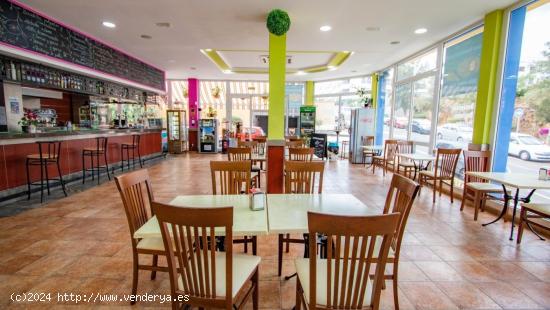 SE VENDE  LOCAL CON CAFETERIA DE 196 m2  Y TERRAZA de 80 m2 EN CABO BLANCO - SANTA CRUZ DE TENERIFE