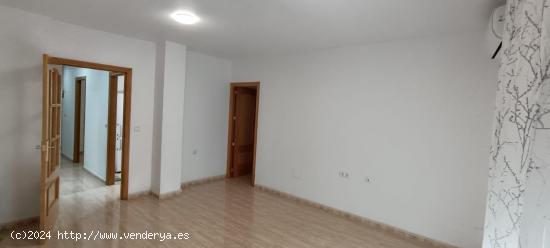 Se vende amplio piso en Villanueva - MURCIA