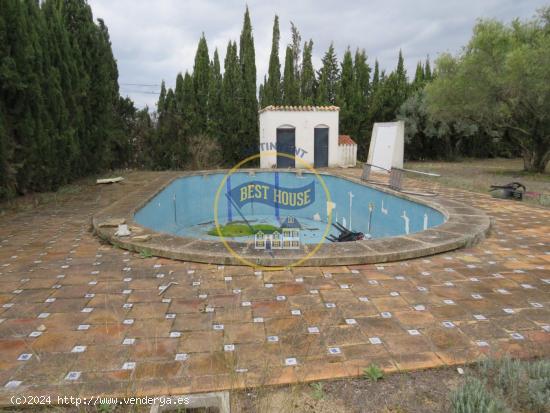 TERRENO CON PISCINA, EN ONTINYENT - VALENCIA