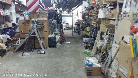 LOCAL COMERCIAL EN VENTA DIÁFANO CON TIENDA, ALMACÉN Y OFICINA EN ZONA OMS I DE PRAT - BARCELONA