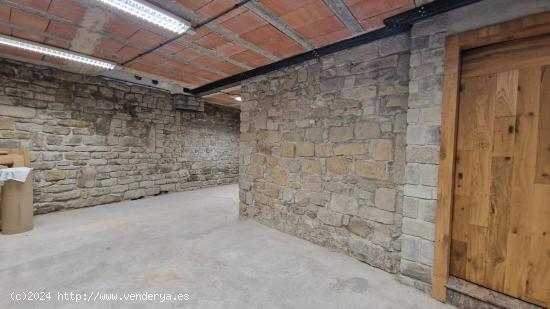 LOCAL COMERCIAL EN ALQUILER POR ZONA PLANA DE L'OM DE MANRESA - BARCELONA