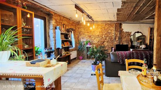 CASA DE TRES PLANTAS UNICA EN SU ESTILO EN VENTA EN EL CENTRO DE SANTPEDOR. - BARCELONA