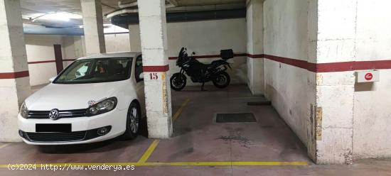  ¡GANGA! PARKING PARA COCHE MEDIANO EN LA FONT DELS CAPELLANS - BARCELONA 