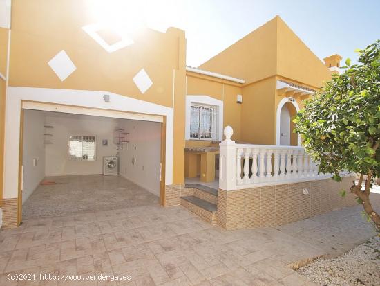 VILLA SEMI INDEPENDIENTE EN LA SIESTA - TORREVIEJA - ALICANTE