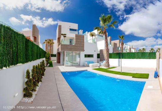 VILLA EN URB EL RASO - GUARDAMAR DEL SEGURA - ALICANTE