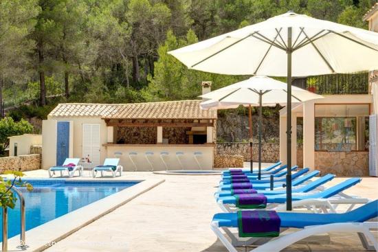 Fabulosa rústica de 42.000 m2 de lujo, con jardines y piscinas - Felanitx - BALEARES