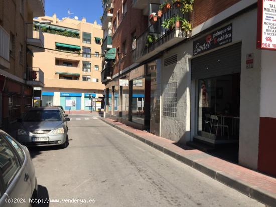 Local Comercial de 90 m2 en Santo, cerca del Mercadona - MURCIA