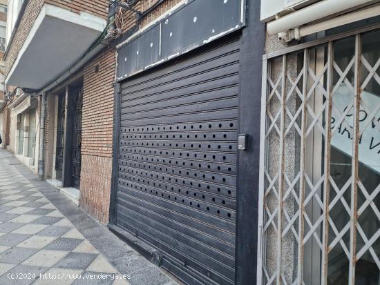 Local comercial en buen estado en Fray Tomás del Valle, junto a Artes y Oficios, centro de Algecira