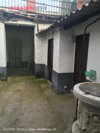 Venta de casa de grandes dimensiones - CORDOBA