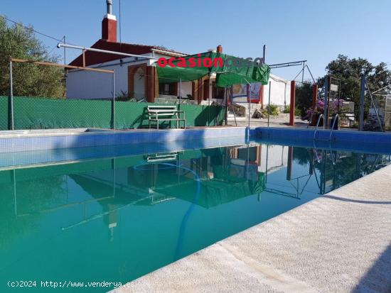 CHALET CON PISCINA Y OLIVOS EN POZOBLANCO - CORDOBA