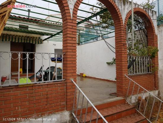 CASA CON GRAN PATIO EN VENTA EN PEDROCHE - CORDOBA