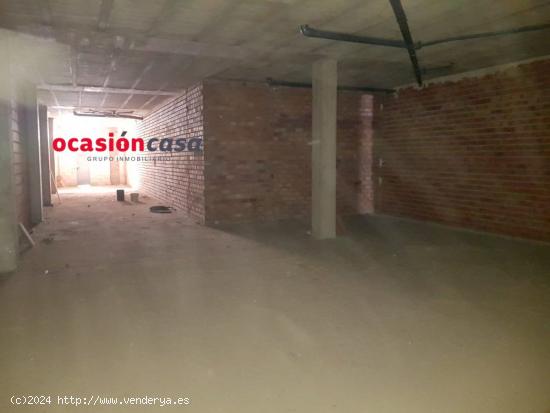 SE VENDE LOCAL COMERCIAL EN BRUTO - CORDOBA