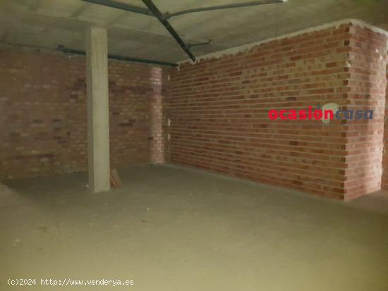 SE VENDE LOCAL COMERCIAL EN BRUTO - CORDOBA