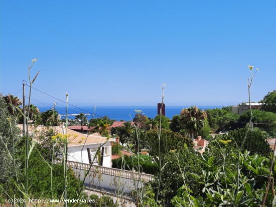 Parcela situada en muy buena zona con bonitas vistas al mar - ALICANTE