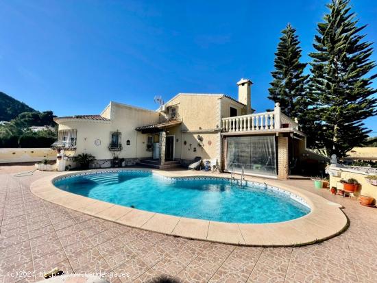 Fantástico chalet con vistas al mar - ALICANTE