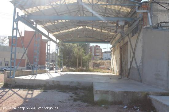 NAVE INDUSTRIAL CON AMPLIO TERRENO - ALICANTE