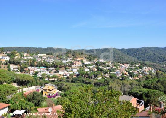 Excelente parcela con vistas panorámicas en Les Ginesteres - BARCELONA